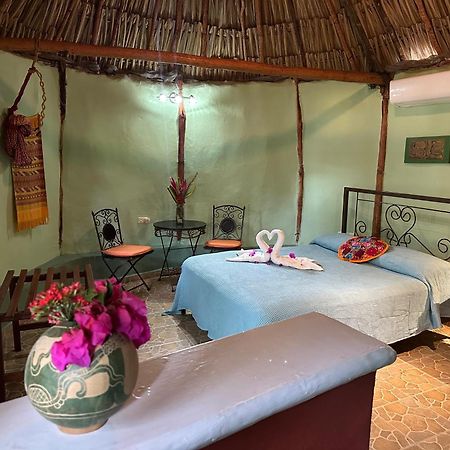 The Pickled Onion B&B And Restaurant Uxmal Santa Elena エクステリア 写真