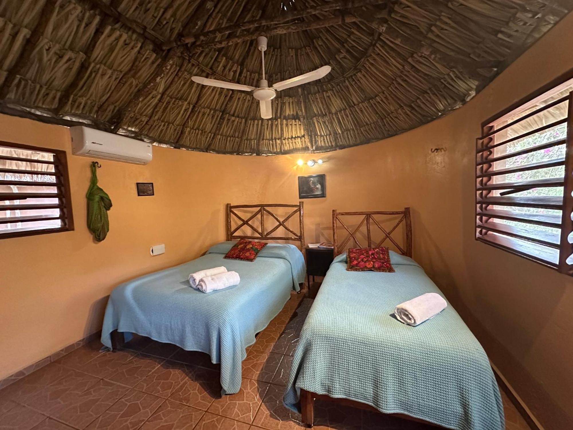 The Pickled Onion B&B And Restaurant Uxmal Santa Elena エクステリア 写真