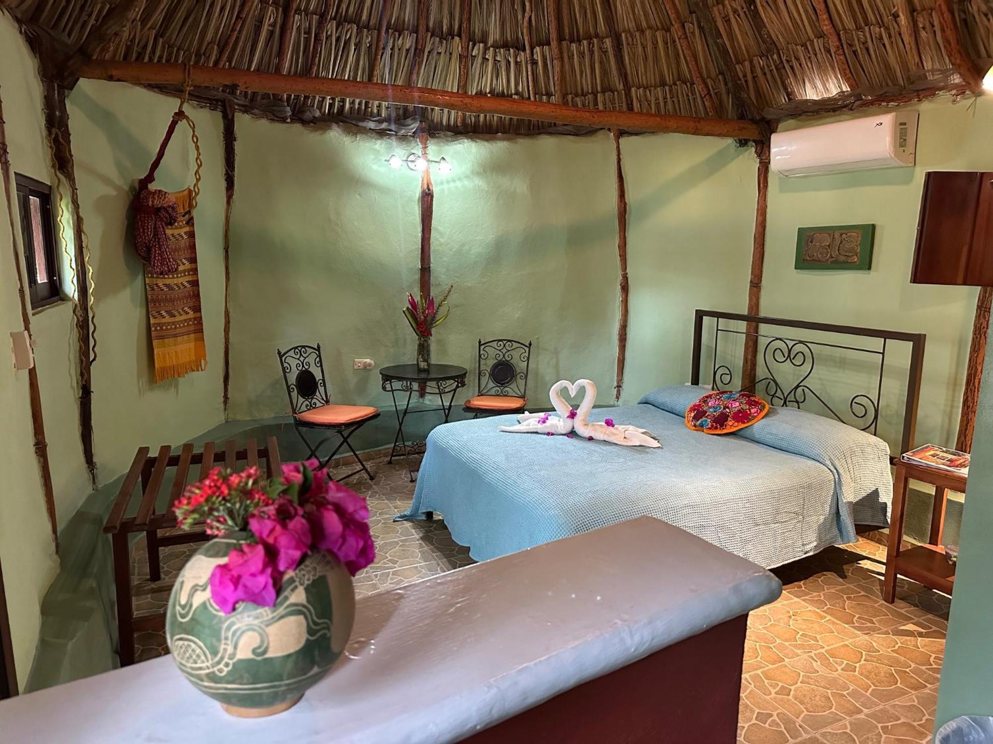 The Pickled Onion B&B And Restaurant Uxmal Santa Elena エクステリア 写真